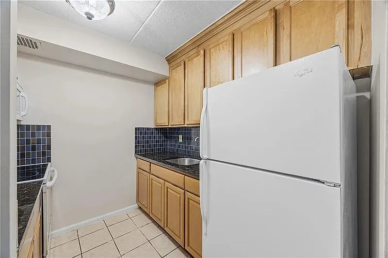 1 bed, 1.0 bath, 553 sqft, $2,100 — Photo 4