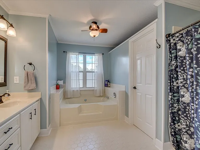 1156 Parkside Trl — Photo 22