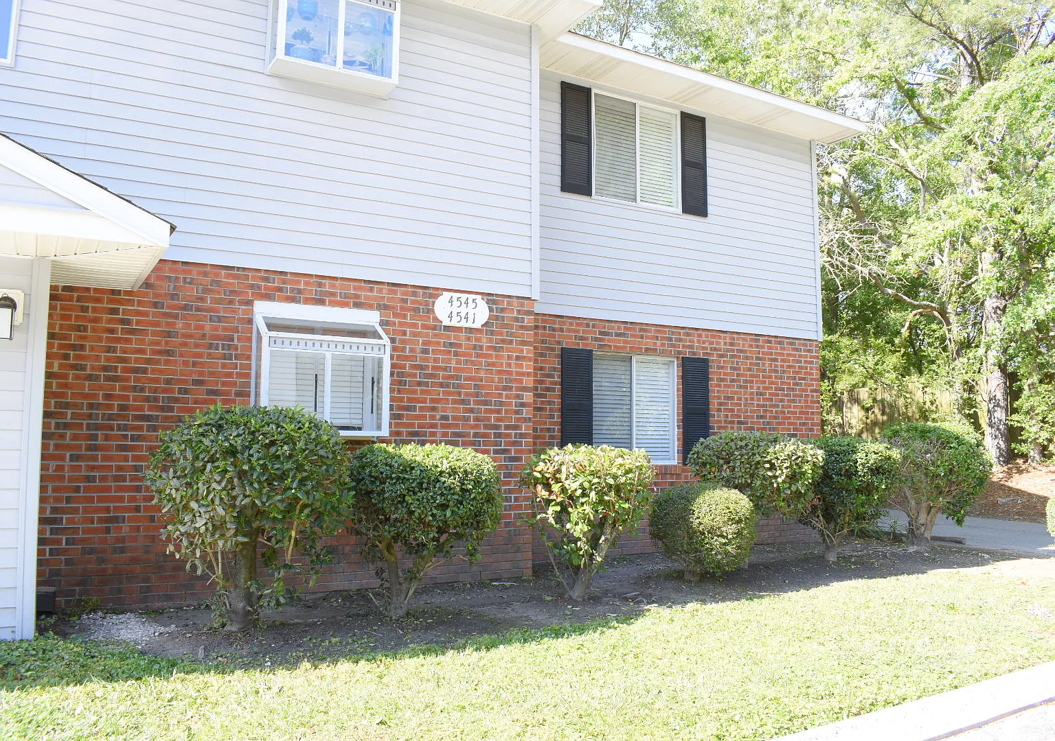 2 bed, 989 sqft, $1,575 — Photo 1