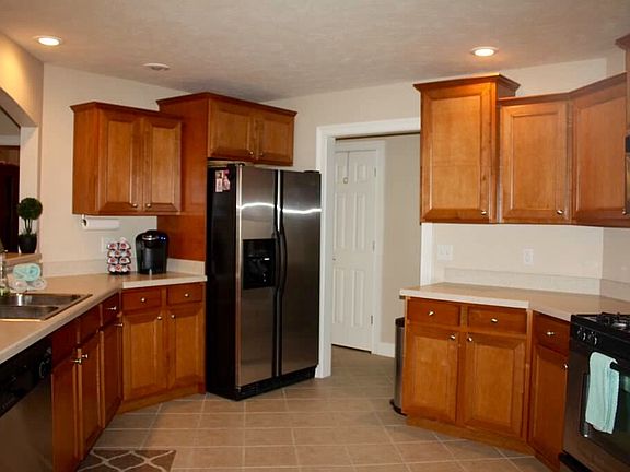 3rd image of 4680 Mansfield Dr