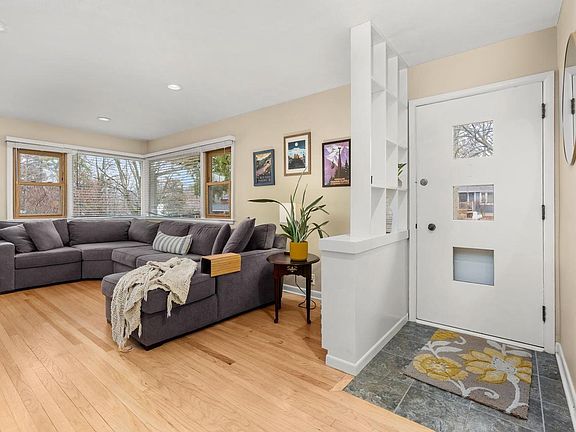 5th image of 470 Woodside Terrace