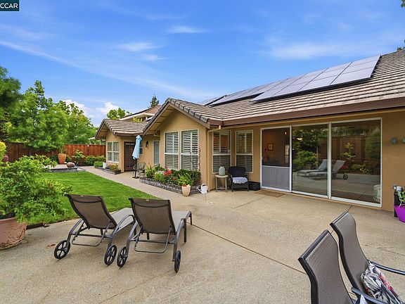 3rd image of 635 Rutherford Cir