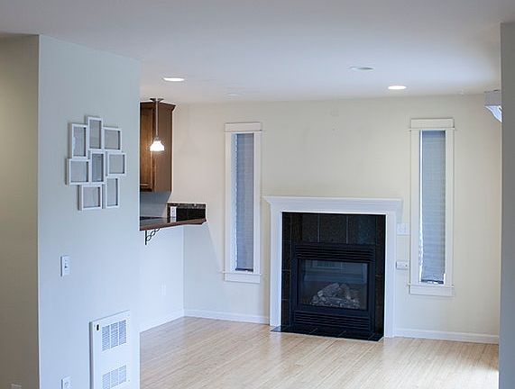 5th image of 1408 N Northgate Way Unit B