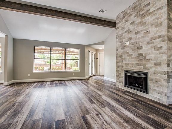 4th image of 1406 Petunia Dr