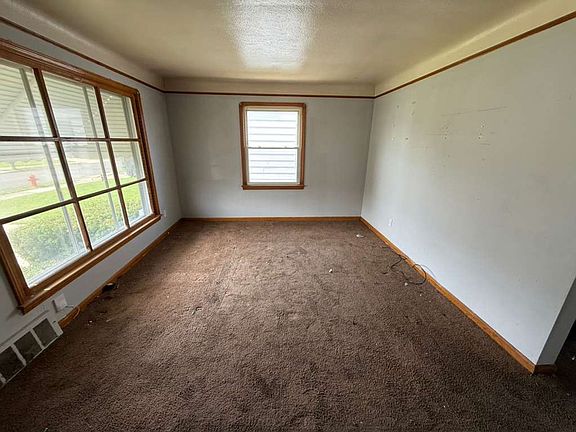 3rd image of 16011 Maplewood Ave