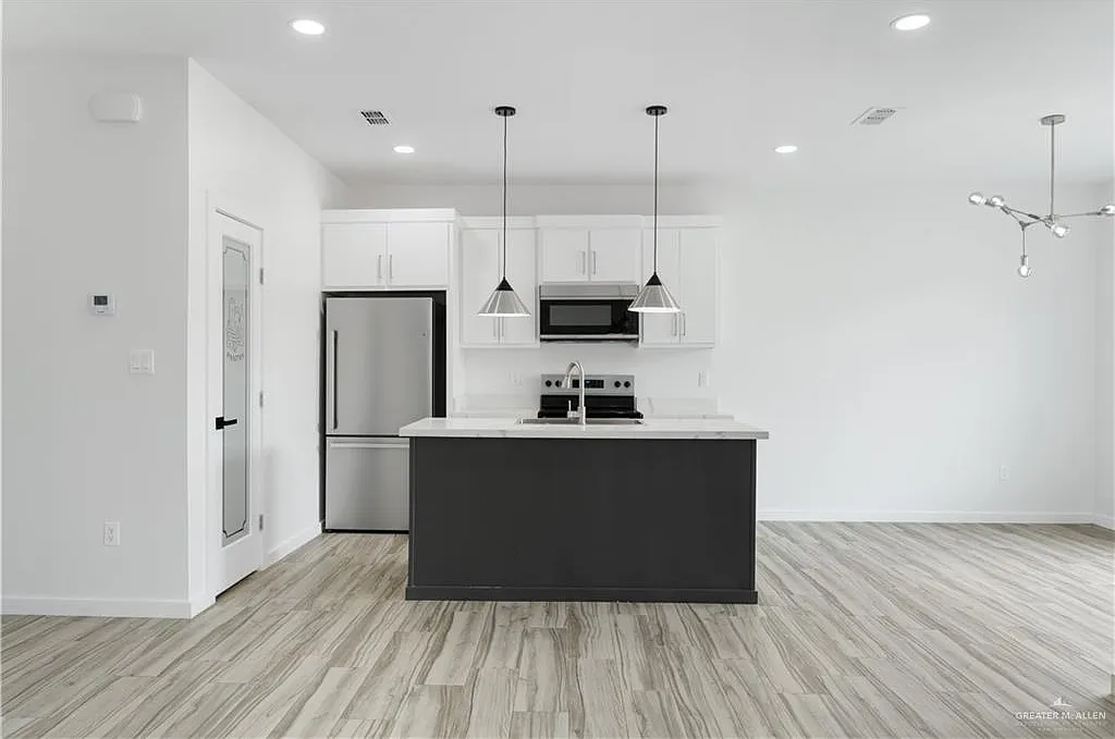 3 bed, 2.5 bath, 1720 sqft, $1,750 — Photo 3
