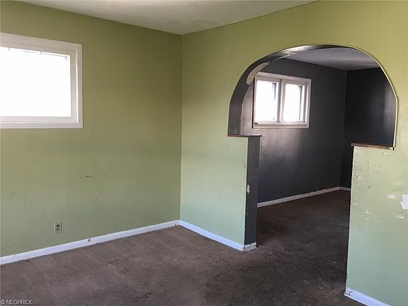 4th image of 950 E 223rd St