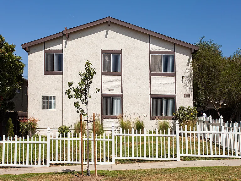 711 E Tujunga Ave #A — Photo 1