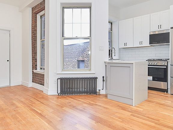 3rd image of 207 W 10th St APT 2B