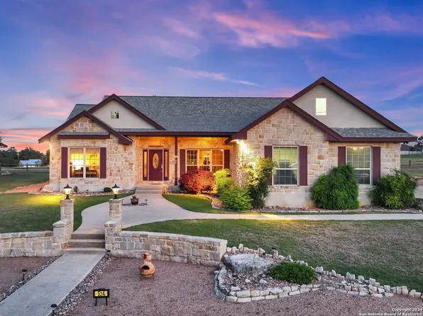534 OAK HILLS DR, Bandera, TX 78003
