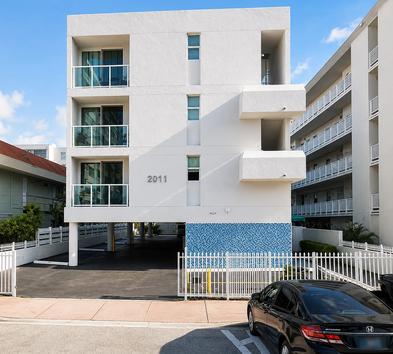 2011 Bay Dr — Photo 1