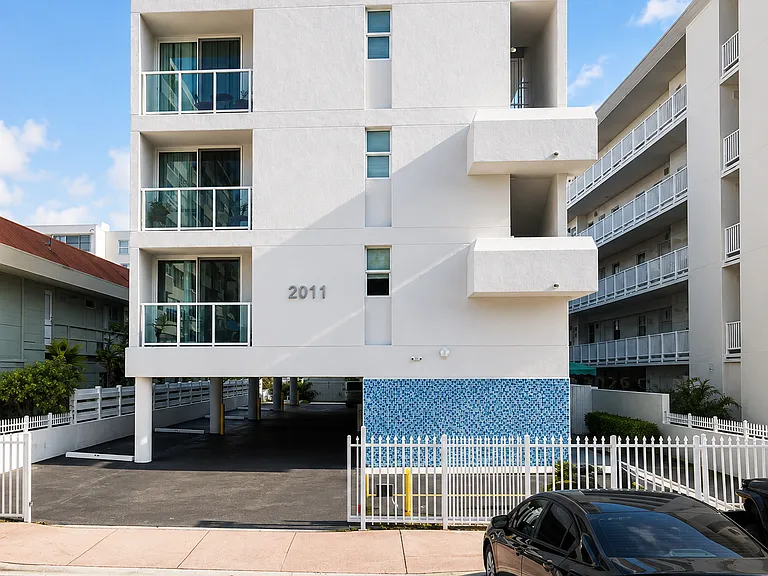 2011 Bay Dr — Photo 1