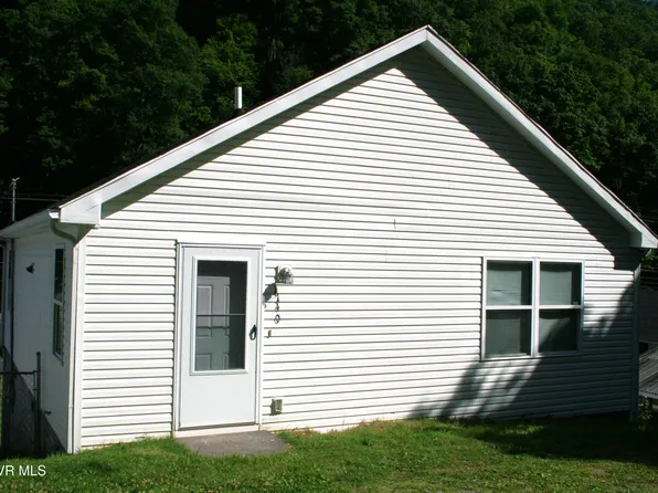 1140 Fairview St, Grundy, VA 24614