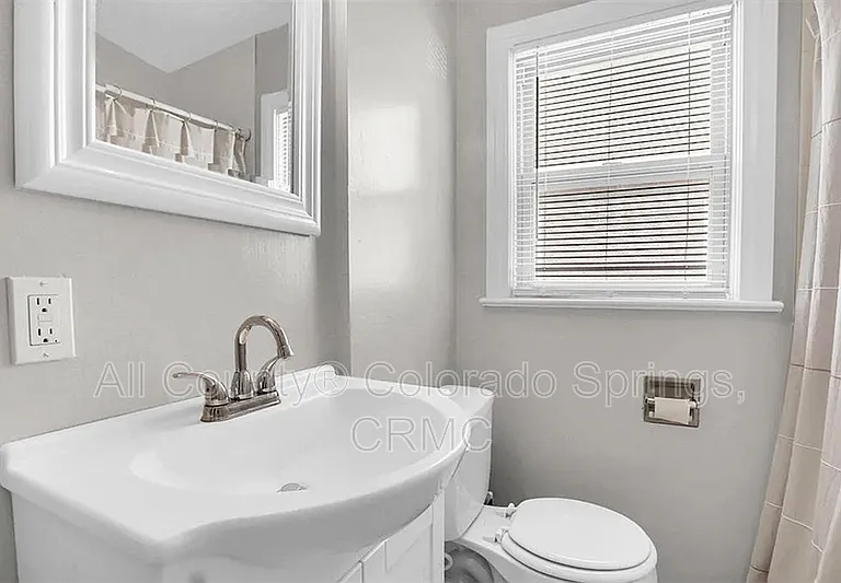723 N Logan Ave — Photo 10