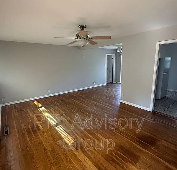 1414 SW 32nd St — Photo 3