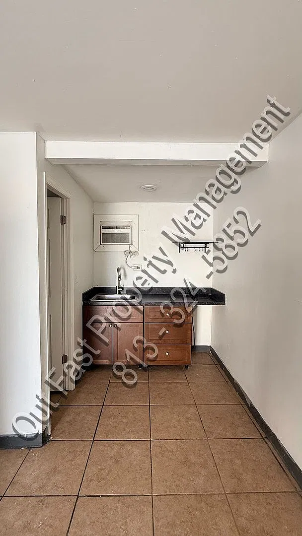 Studio, 1.0 bath, 250 sqft, $695 — Photo 4