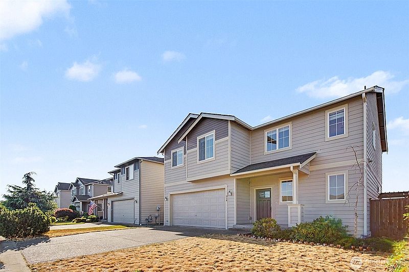 3rd image of 924 S 134th Street
