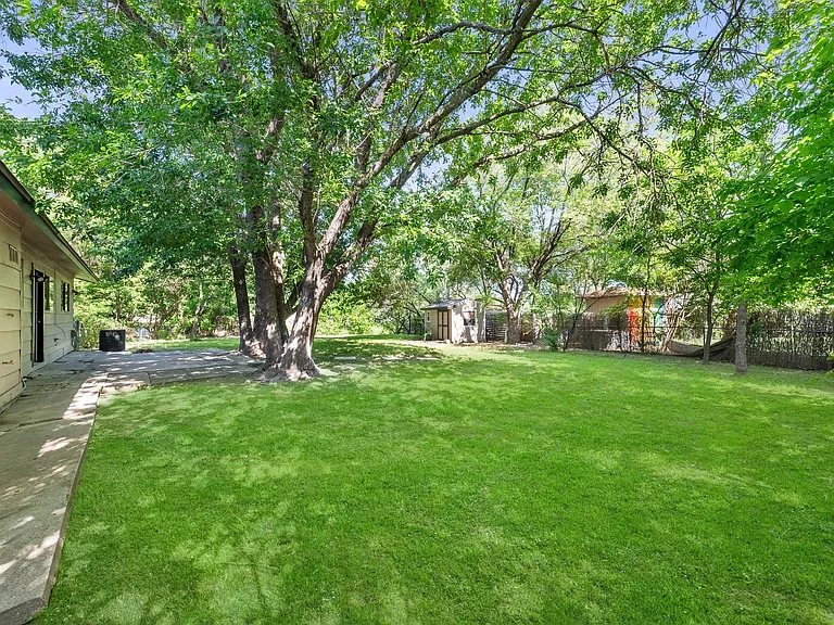2311 Peppertree Ct — Photo 11