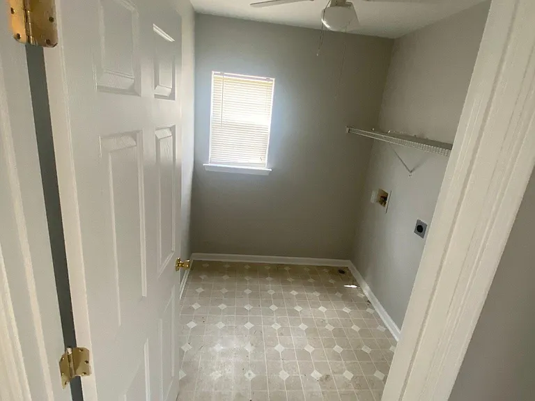 370 Charter Oak Ct — Photo 12
