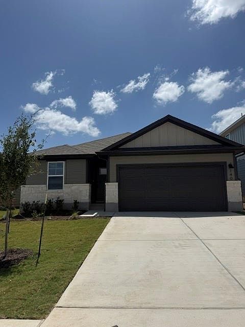 1st image of 140 Woodbrook Dr