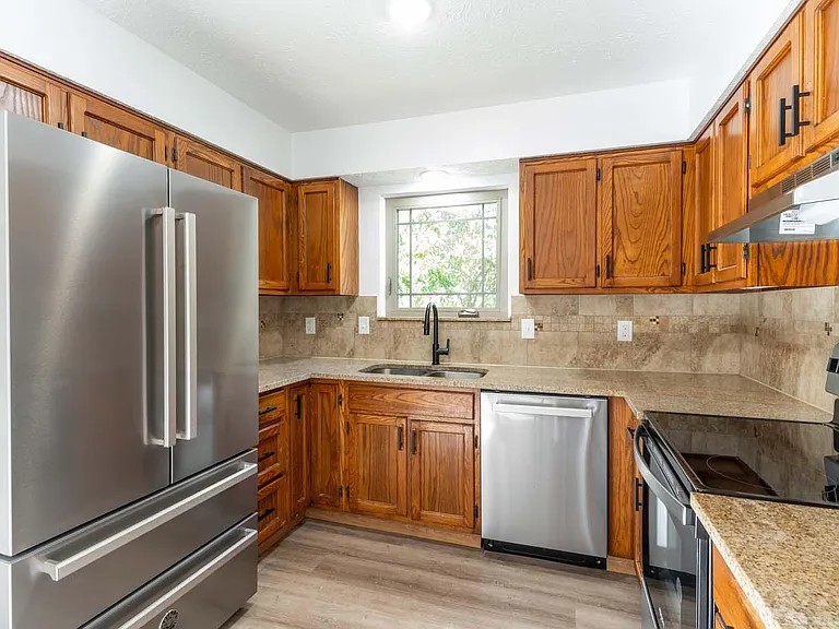 69 Groton Dr — Photo 9