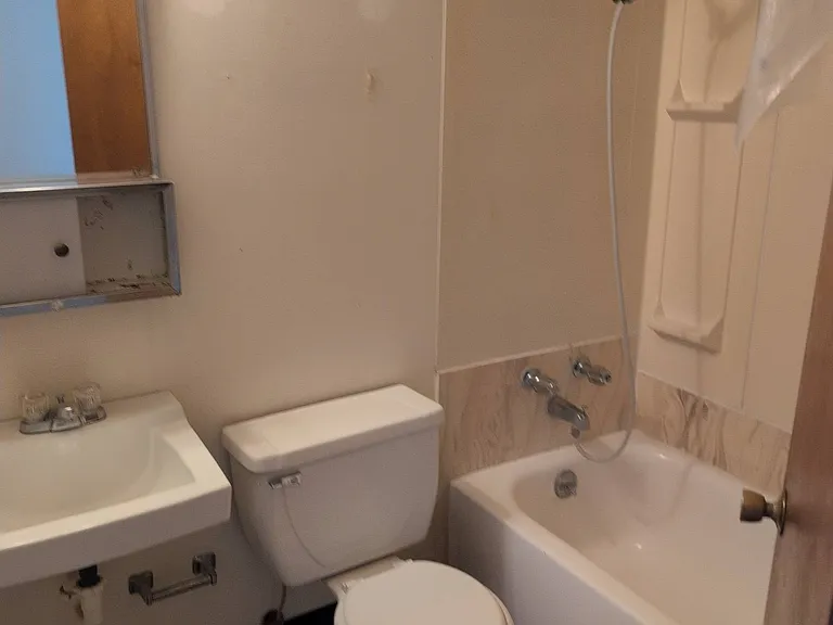 486 Whittier St #22 — Photo 3