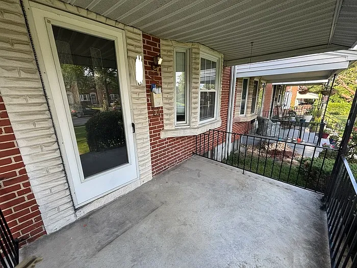 3 bed, 1.5 bath, $2,500 — Photo 2