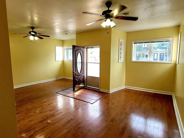3105 E Marshall St — Photo 19