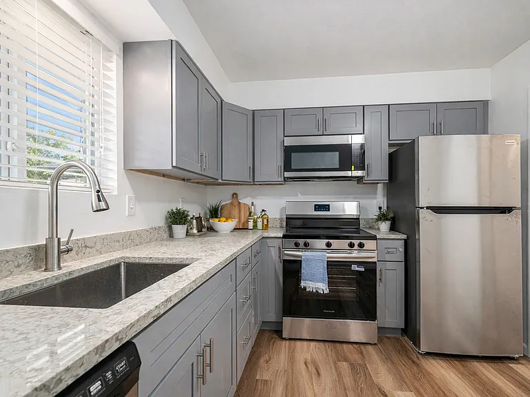 Royal Court Apartments — Photo 10