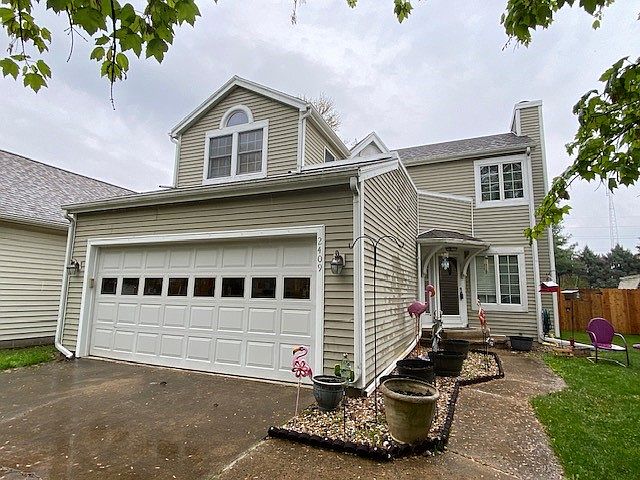 1st image of 2409 Woodlawn Dr