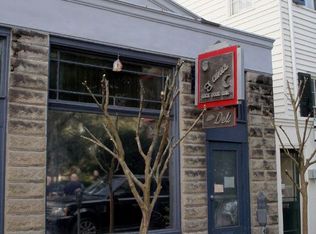 13 E Perry St, Savannah, GA 31401