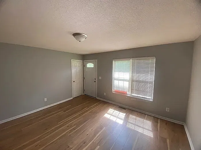 2 bed, 900 sqft, $1,195 — Photo 2