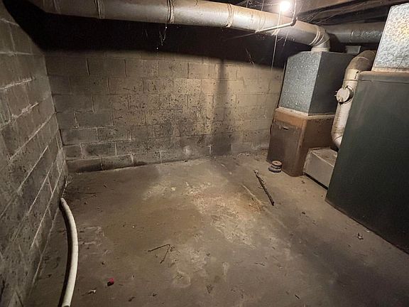 48th image of 2423 W Garden St