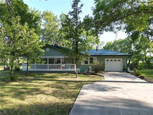 2272 Shawnee Rd, Ottawa, KS 66067