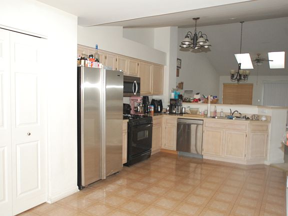 5th image of 279 Camel Bend Ct