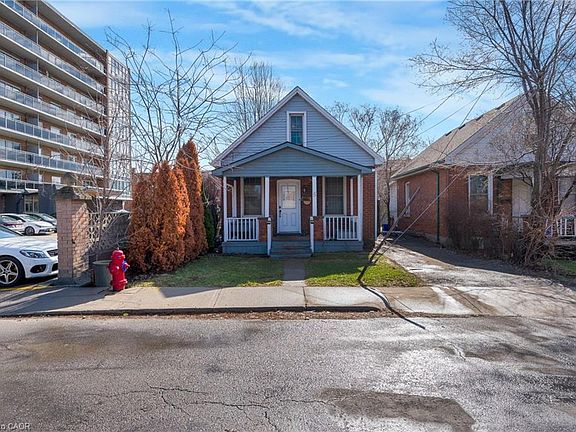 4th image of 6 Ben Lomond Pl