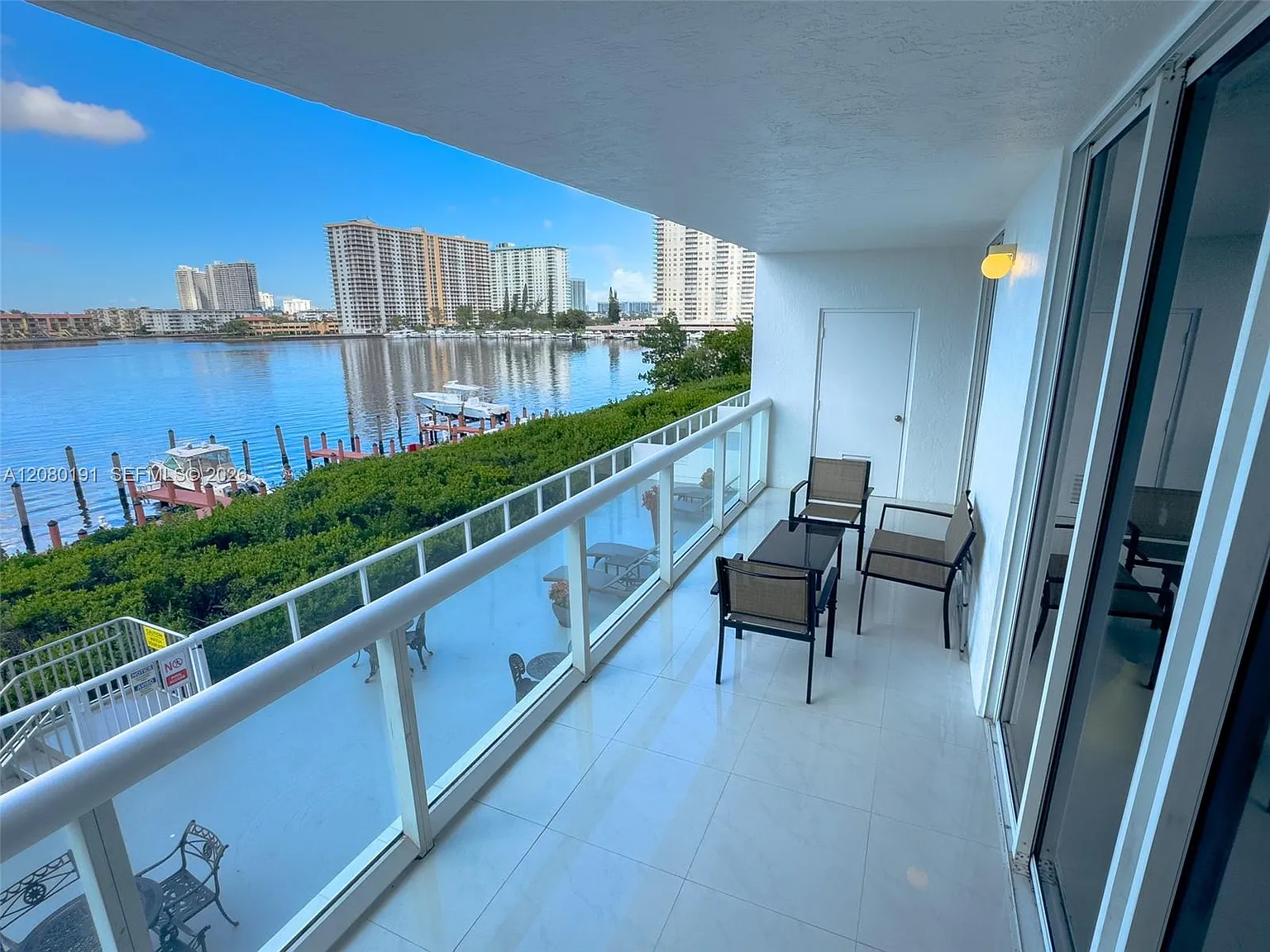 Golden Bay Club Condo — Photo 4