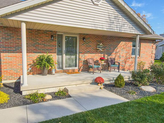 5th image of 1056 Hubert Dr