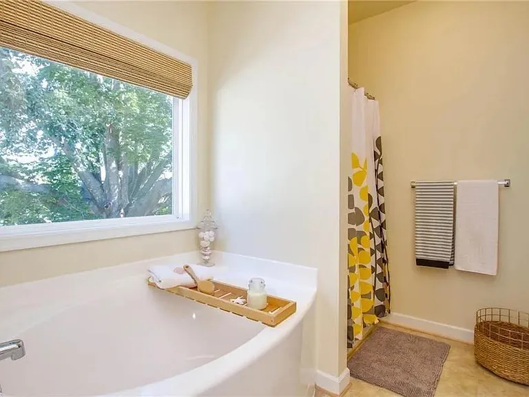 1012 Marble Walke Way — Photo 16