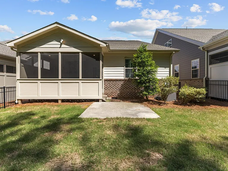 616 Angelica Cir — Photo 26