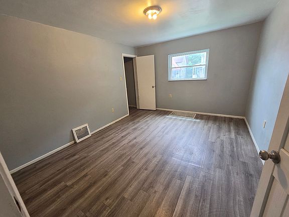 3rd image of 1014 E 5th St #1