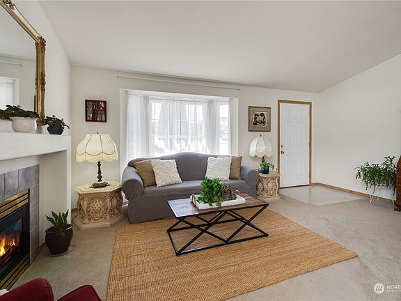4th image of 8327 80th Drive NE