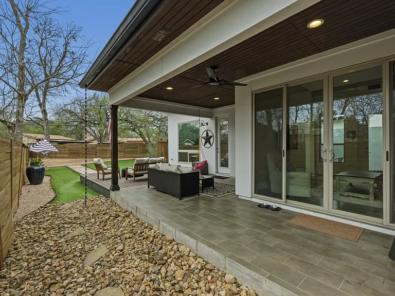 1405 Camelot Cir #A — Photo 31