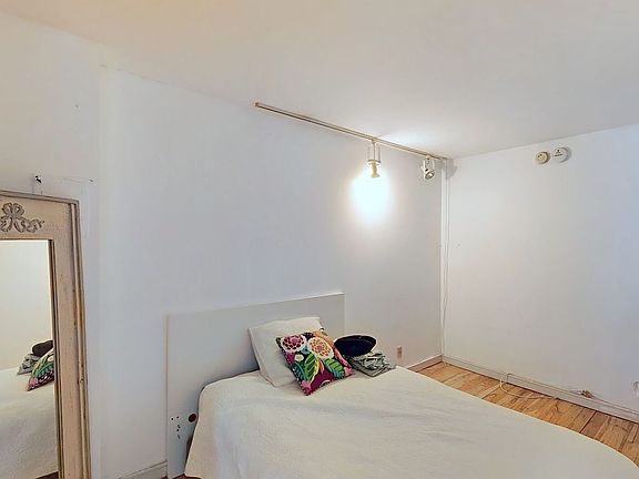 3rd image of 311 Greenwich St APT 5A