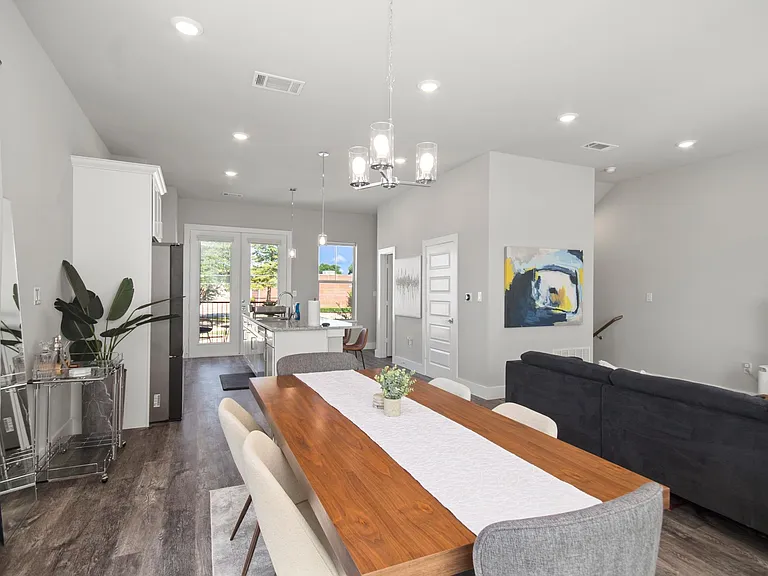 702 N Plano Rd — Photo 10