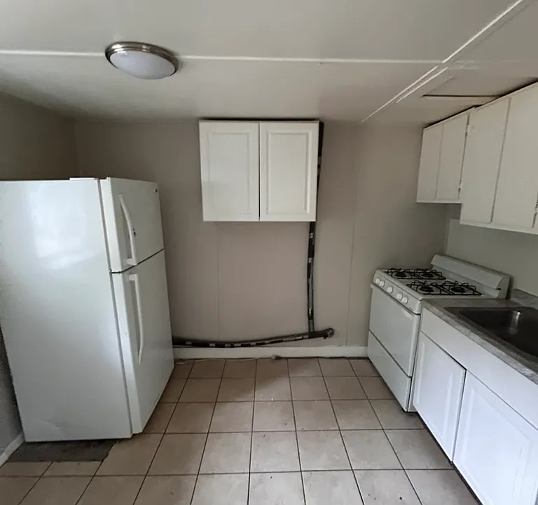 148 W Park Ave #7