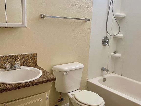 4th image of 25878 Columbia St APT 11