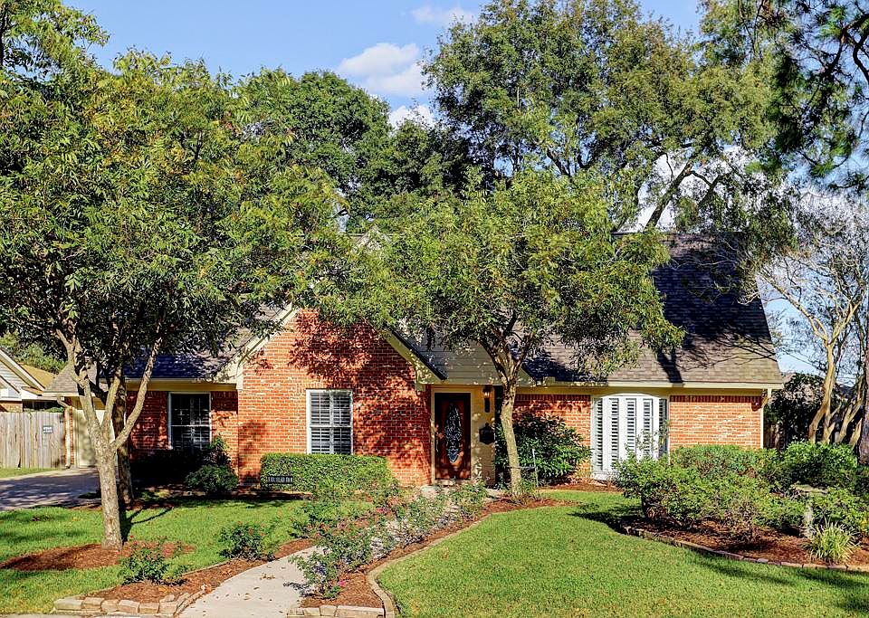 1st image of 10211 Greenwillow Dr