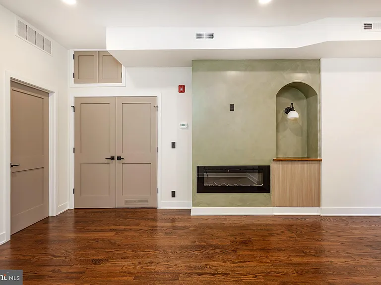 1613 N 33rd St #D — Photo 9