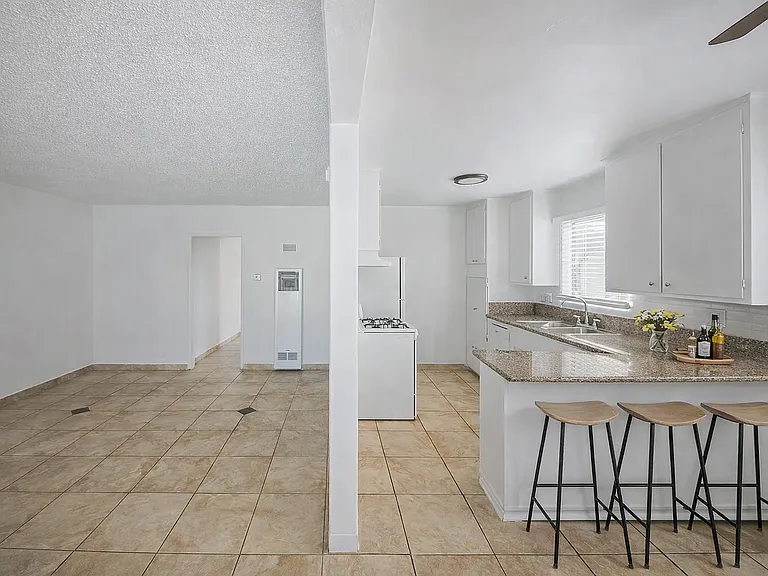 158 S Avenue 53 #E5 — Photo 4